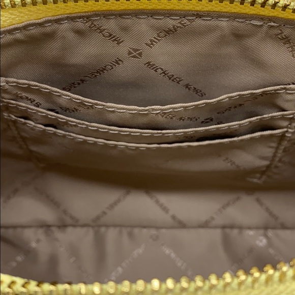 MICHAEL KORS MEDIUM ZIP POUCHETTE SUNSHINE - Picture 10 of 14